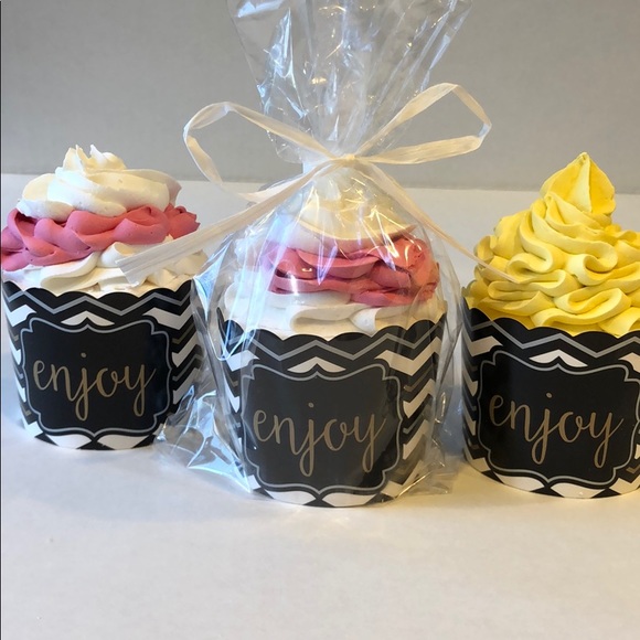 Customizable large cupcake bathbombs - Picture 4 of 4